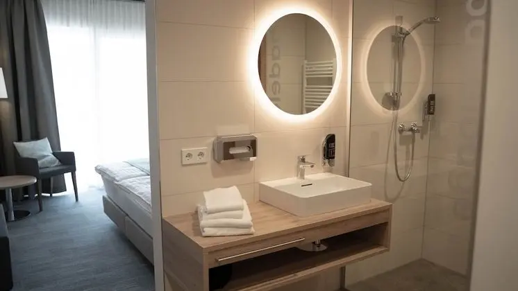Tek Büyük Yataklı Oda, Balkon