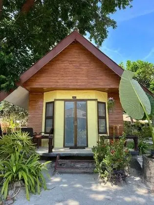 Deluxe Cottage with Twin Beds and Garden View