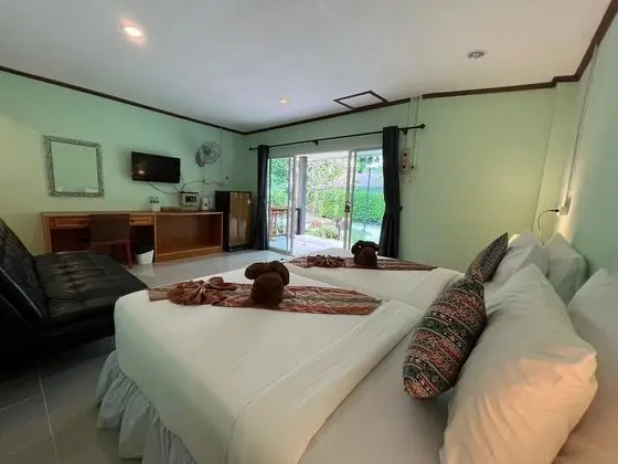 Deluxe Cottage with Twin Beds and Garden View