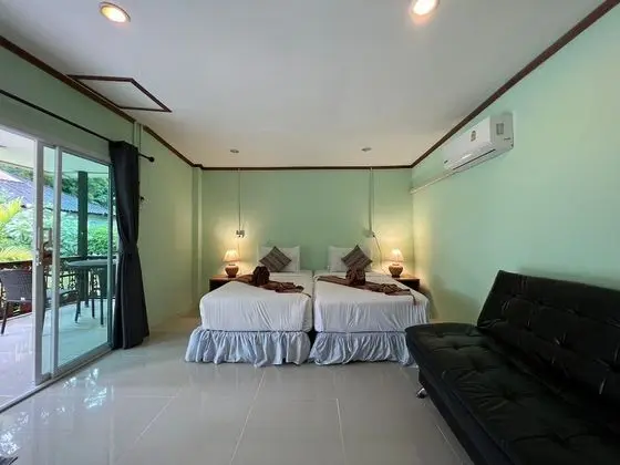 Deluxe Cottage with Twin Beds and Garden View