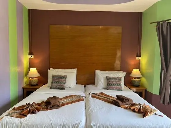 Deluxe Cottage with Twin Beds and Garden View