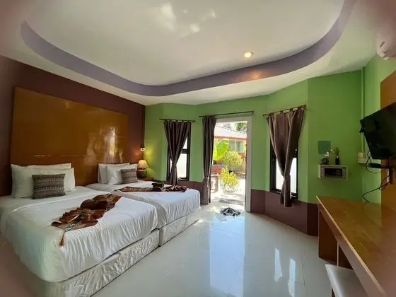 Deluxe Cottage with Twin Beds and Garden View