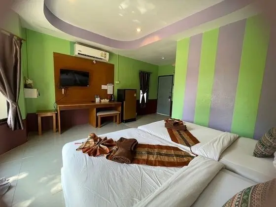 Deluxe Cottage with Twin Beds and Garden View