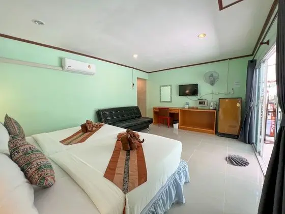 Deluxe Cottage with Twin Beds and Garden View
