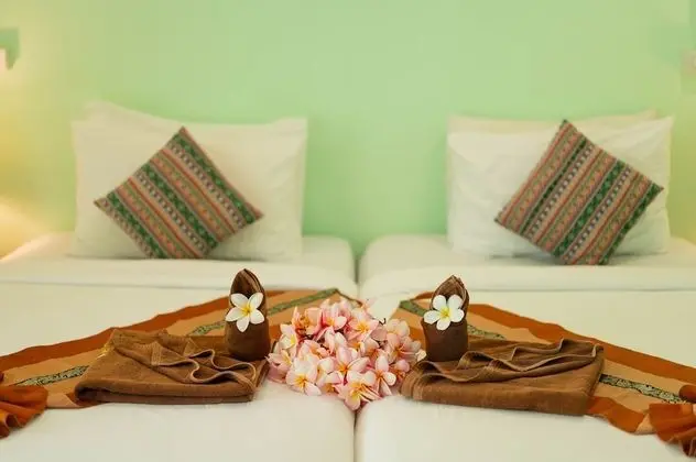 Deluxe Cottage with Twin Beds and Garden View
