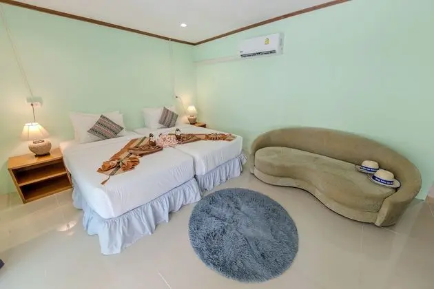 Deluxe Cottage with Twin Beds and Garden View