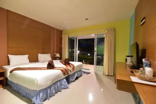 Deluxe Cottage with Twin Beds and Garden View