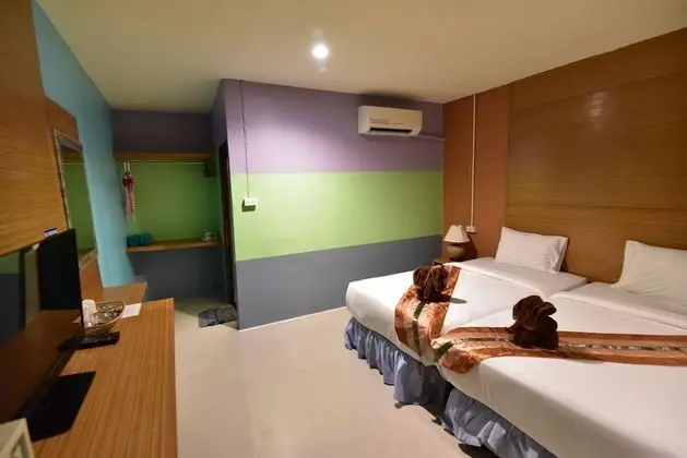 Deluxe Cottage with Twin Beds and Garden View