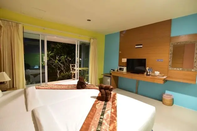 Deluxe Cottage with Twin Beds and Garden View