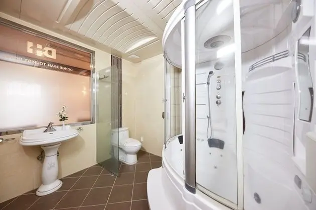 Standard Twin(1 Double+1Single Bed) Extra person to be paid upon check in-10,000 KRW