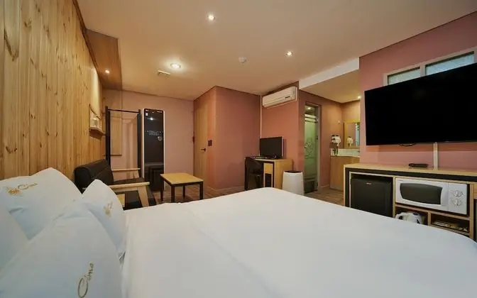 Oda (Premier(Netflix YouTube LG styler Bat)