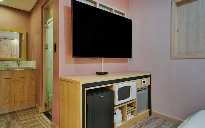 Oda (Premier(Netflix YouTube LG styler Bat)