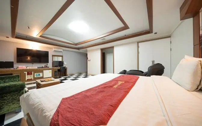 Oda (Special room-massage chair (Netflix a)