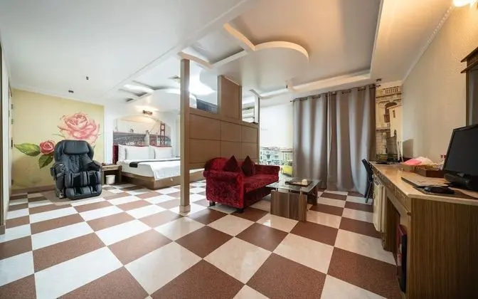 Oda (Special room-massage chair (Netflix a)