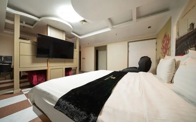 Oda (Special room-massage chair (Netflix a)