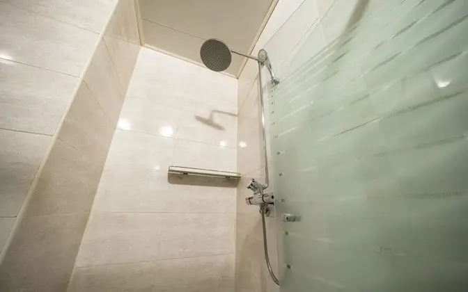 Oda (Special room-massage chair (Netflix a)