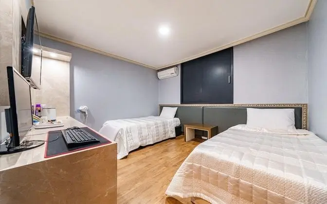 Oda (Twin beds (PC YouTube Netflix free))