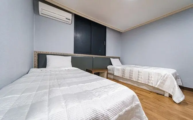 Oda (Twin beds (PC YouTube Netflix free))