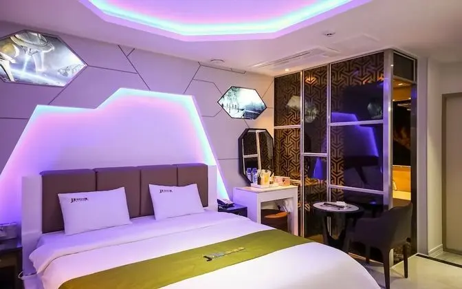 Oda (Drive-in Suite room)