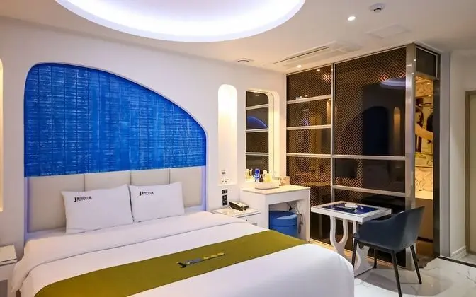 Oda (Drive-in Suite room)