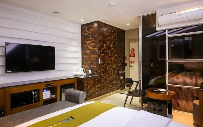 Oda (Drive-in Suite room)