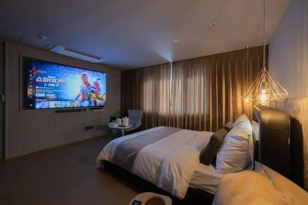 Luxury Tek Büyük Yataklı Oda