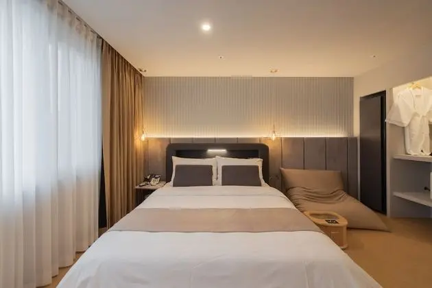 Luxury Tek Büyük Yataklı Oda