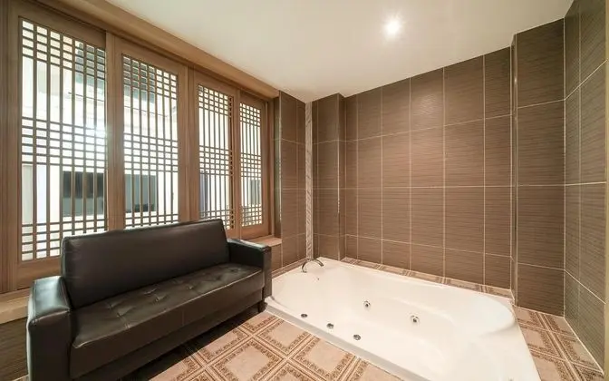 Oda (Deluxe Non-Smoking Room)
