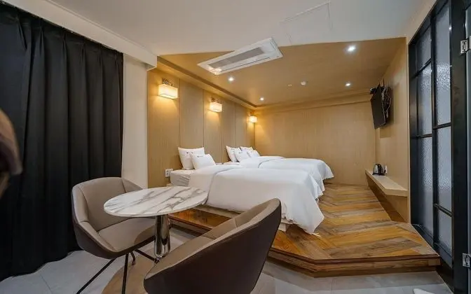 Oda (Suite Twin - Couple PC+Twin Bed/King )