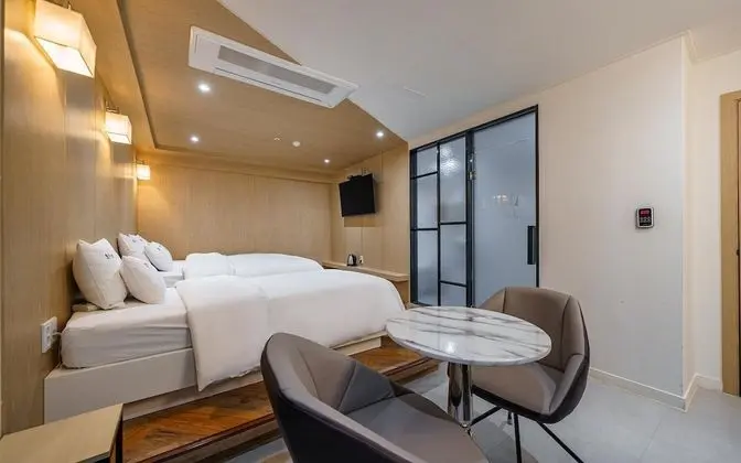 Oda (Suite Twin - Couple PC+Twin Bed/King )