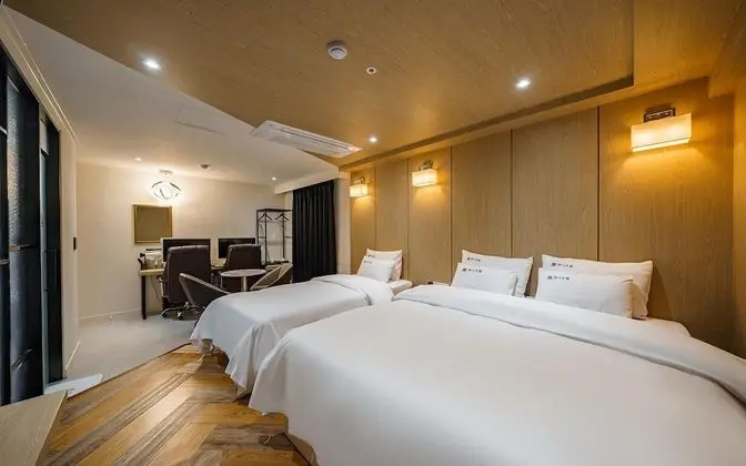 Oda (Suite Twin - Couple PC+Twin Bed/King )
