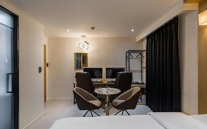 Oda (Suite Twin - Couple PC+Twin Bed/King )