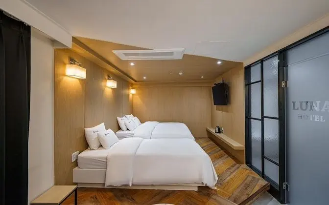Oda (Suite Twin - Couple PC+Twin Bed/King )