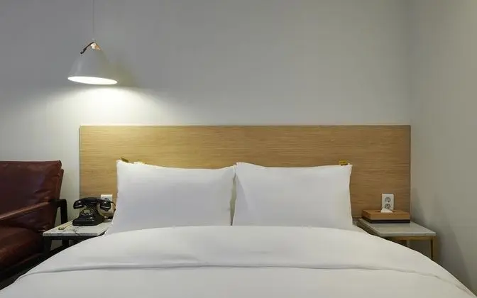 Oda (Mini (TV Queen Bed Air Purifier Bidet)