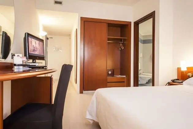 Büyük Yataklı Tek Kişilik Oda