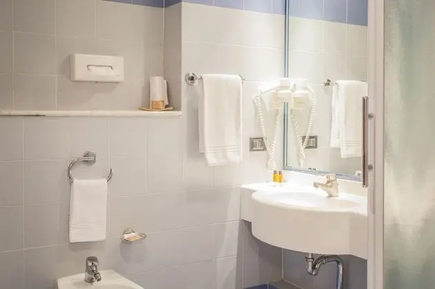 Standard Tek Büyük veya İki Ayrı Yataklı Oda