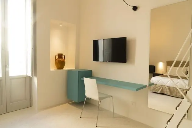 Luxury Oda