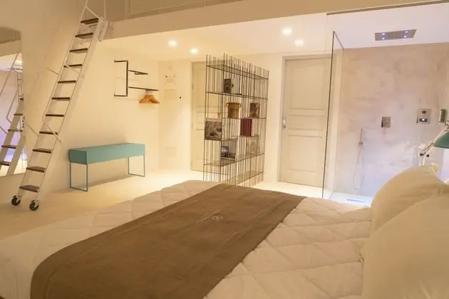 Luxury Oda