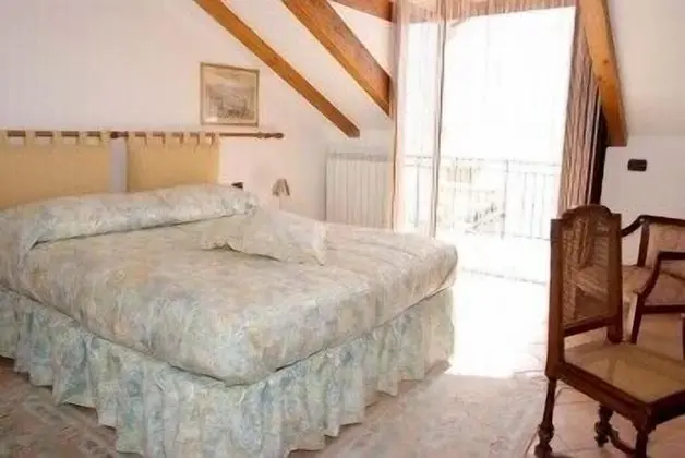 Tek Büyük Yataklı Oda, Balkon, Dağ Manzaralı