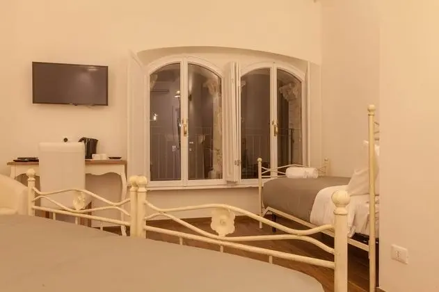 Üç Kişilik Oda