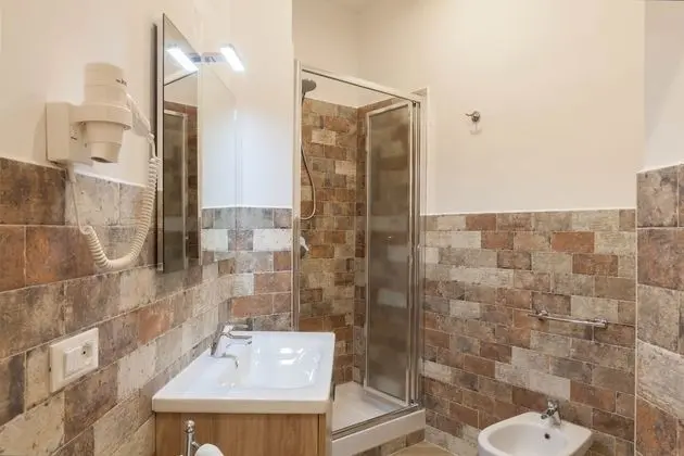 Üç Kişilik Oda