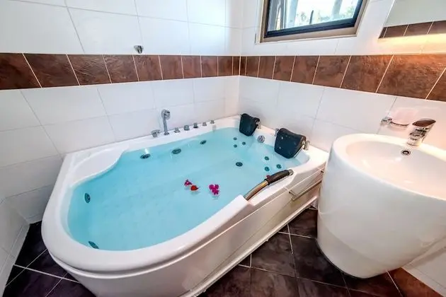 Suite Spa Room