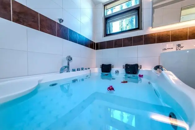 Suite Spa Room
