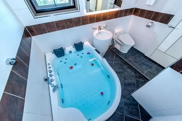 Suite Spa Room