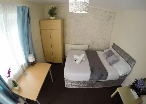 Tek Büyük Yataklı Oda (in Shared House 2)
