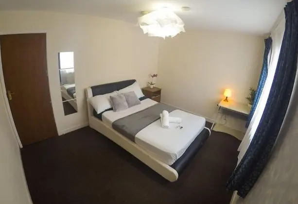 Tek Büyük Yataklı Oda (in Shared House 3)