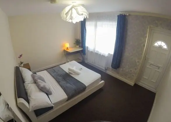 Tek Büyük Yataklı Oda (in Shared House 3)