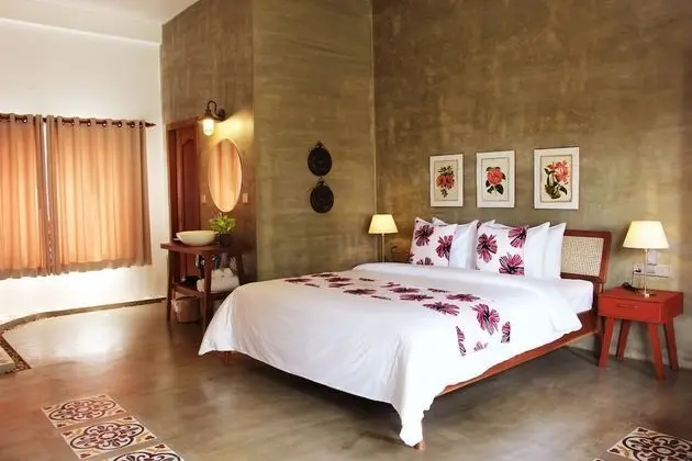 One-Bedroom Suite - Free Pickup