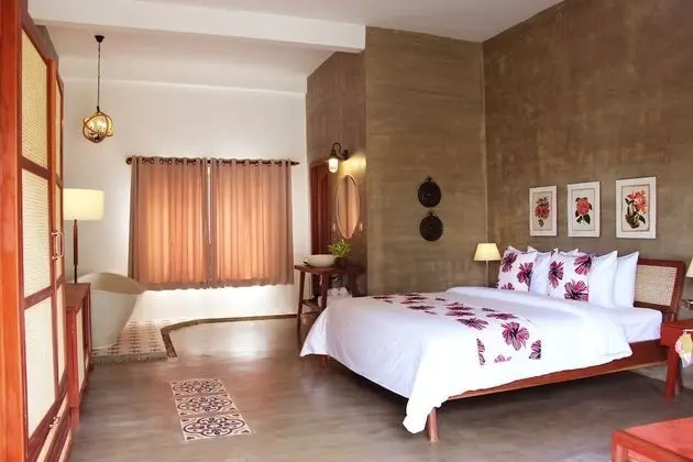 One-Bedroom Suite - Free Pickup