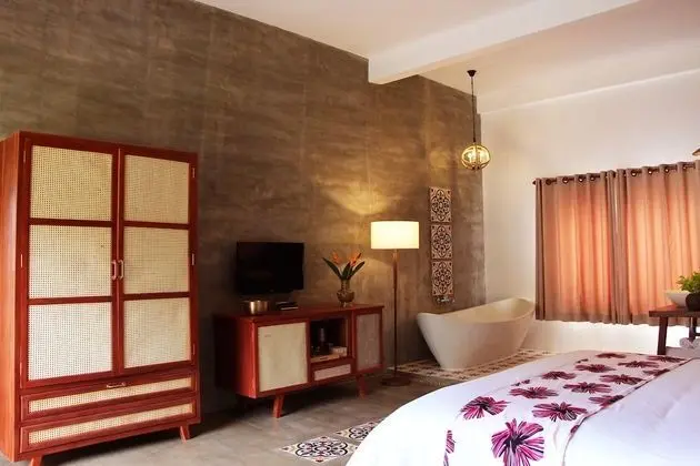 One-Bedroom Suite - Free Pickup